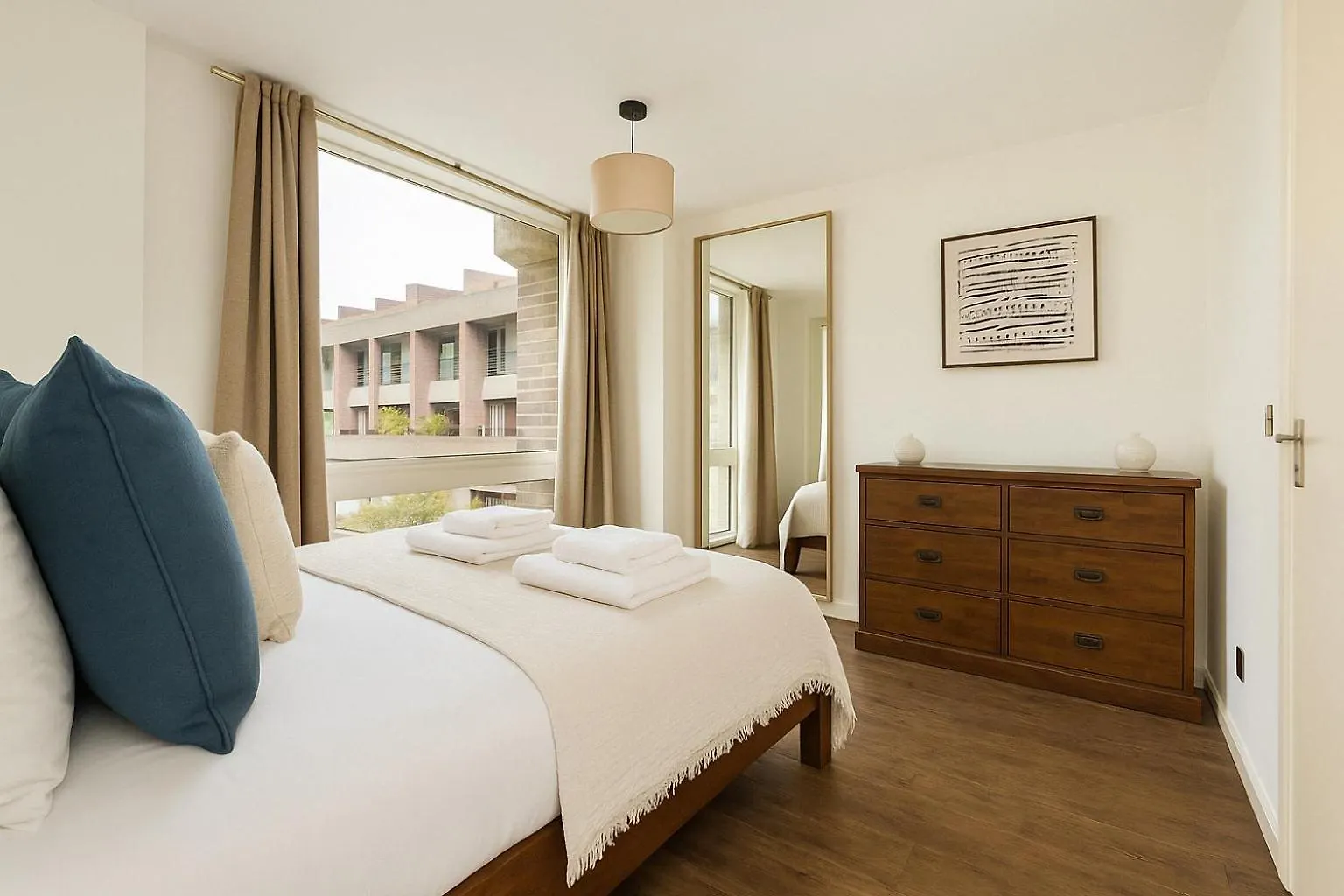 Well-Located City Apartment In Barbican London